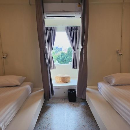 Line Bangkok Hostel Exterior photo